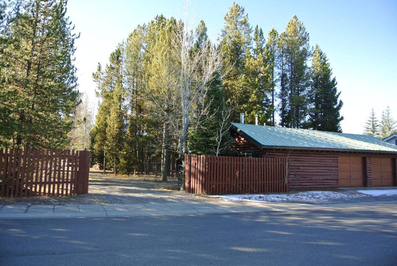 Wagon Wheel Hotel West Yellowstone Exterior foto