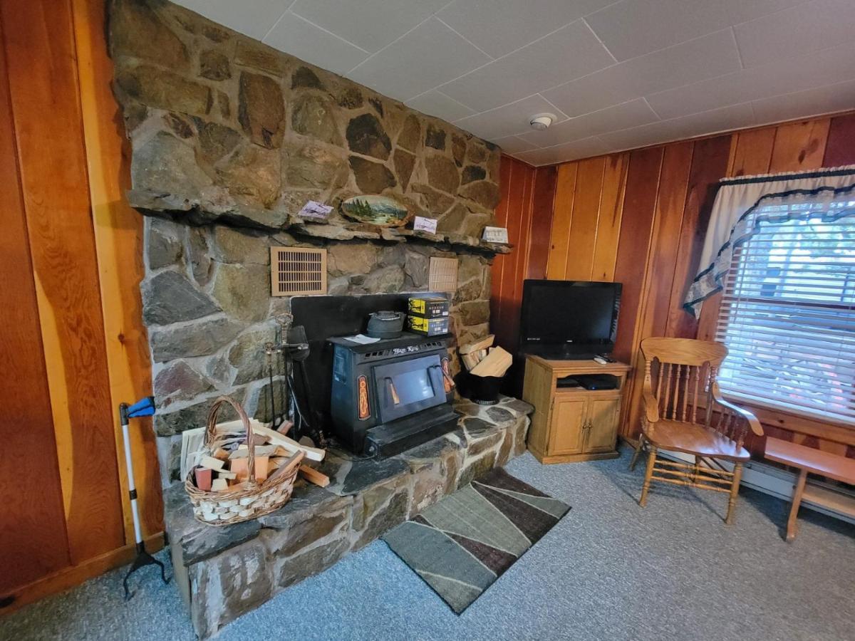 Wagon Wheel Hotel West Yellowstone Exterior foto