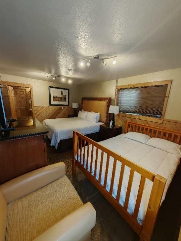 Wagon Wheel Hotel West Yellowstone Exterior foto